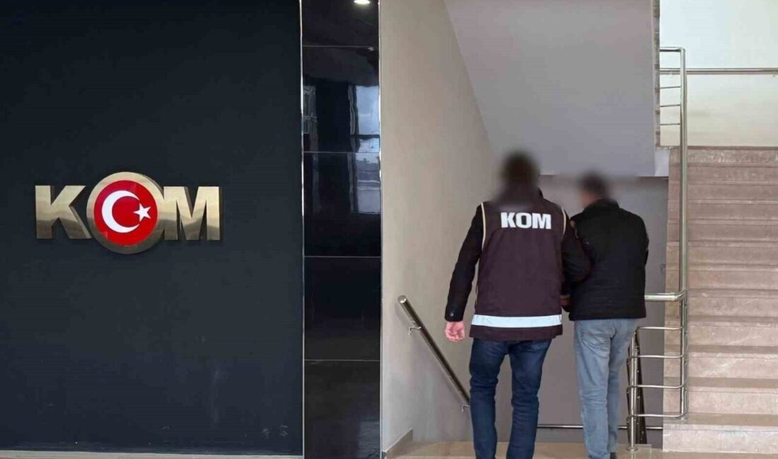 Ruhsatsız silah operasyonunda 1 kişi tutuklandı Afyonkarahisar’da polis tarafından düzenlenen operasyonda ruhsatsız tabanca ve tüfekle yakalanan