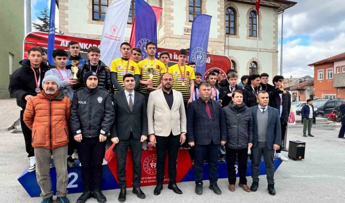 Afyonkarahisar’da öğrenciler arasında düzenlenen oryantiring müsabakasına katılan Sandıklı Anadolu İmam