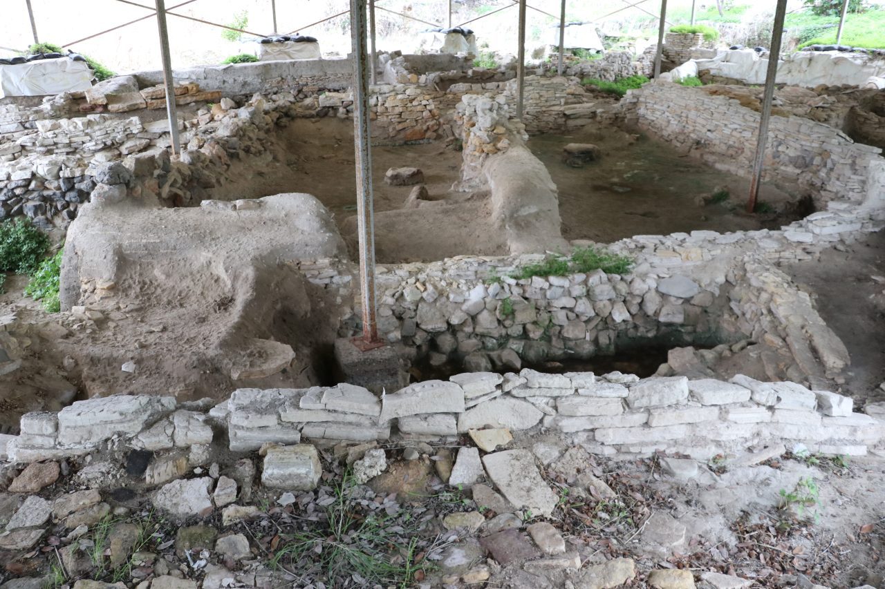 İzmir’in Çeşme ilçesindeki Bağlararası’nda 2009-2019 yıllarındaki kazılarda elde edilen bulgular,