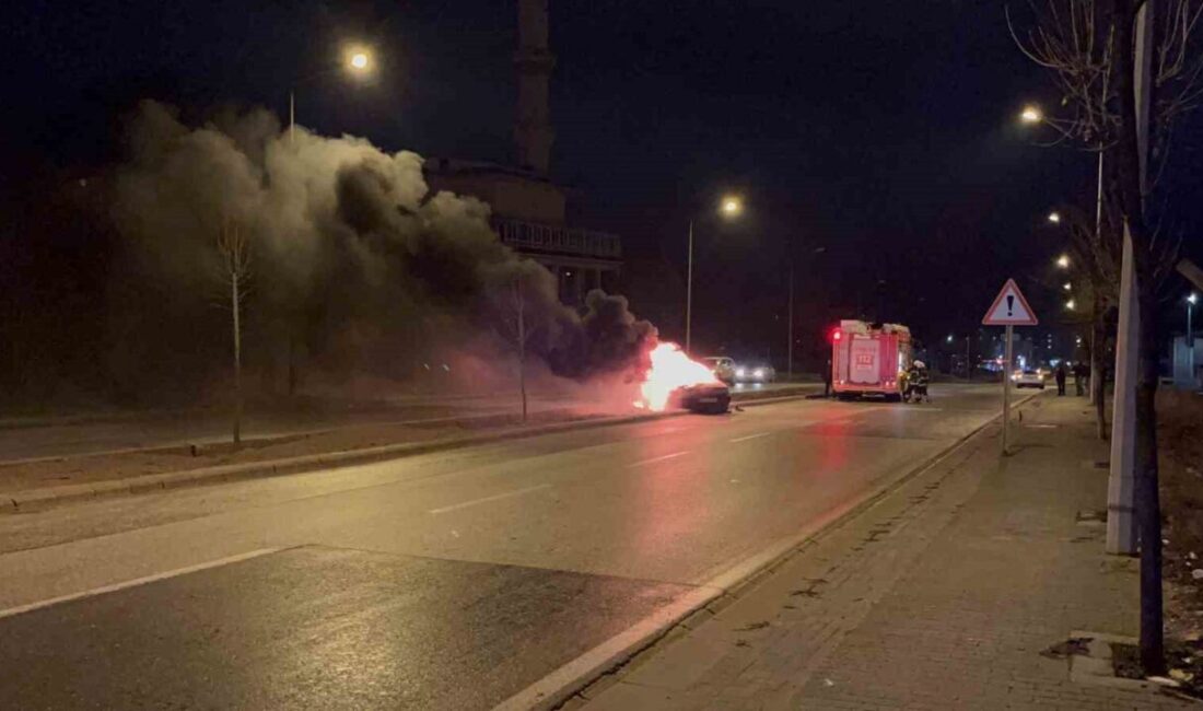 Eskişehir’de akaryakıt istasyonundan yakıt aldıktan hemen sonra yanmaya başlayan aracından