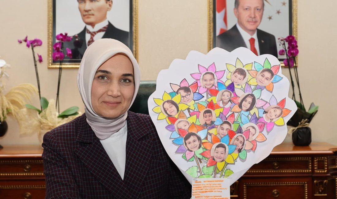   Afyonkarahisar Valisi Kübra Güran Yiğitbaşı, Hürriyet İlkokulu öğrencilerinin gönderdiği