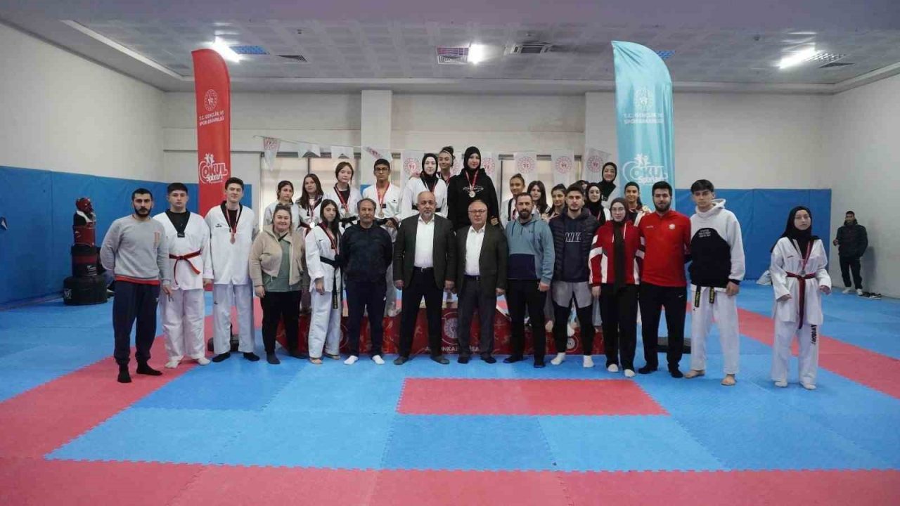 Afyonkarahisar’da düzenlenen Okul Sporları Genç Kızlar ve Erkekler Taekwondo Müsabakaları,