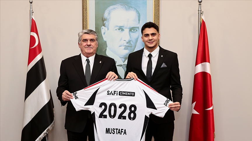 Beşiktaş, 17 yaşındaki santrfor Mustafa Hekimoğlu'nun sözleşmesini uzattı.
