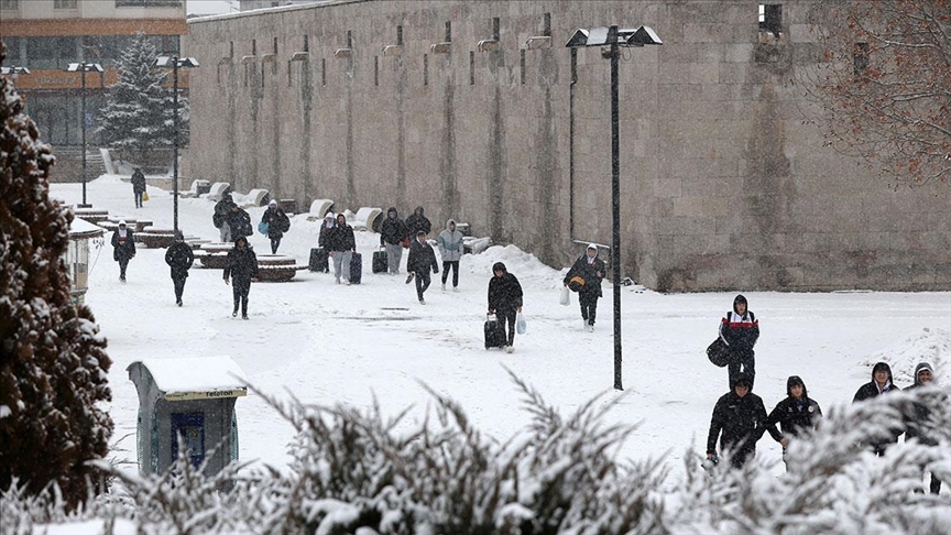 Bazı illerde soğuk hava ve kar etkisini sürdürüyor
