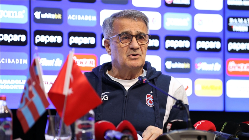 Trabzonspor Teknik Direktörü Şenol Güneş, "Teslim olmak, pes etmek bu
