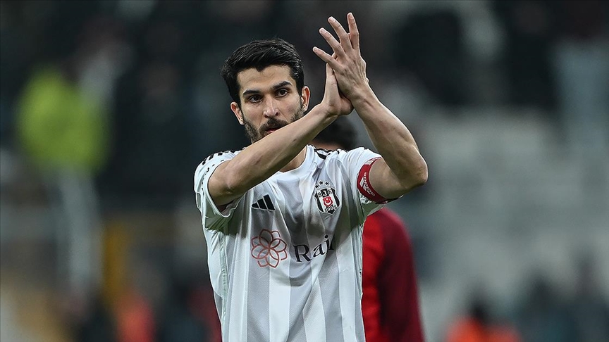 Beşiktaş Kulübü, tecrübeli futbolcu Necip Uysal'ın sözleşmesini uzattı.
