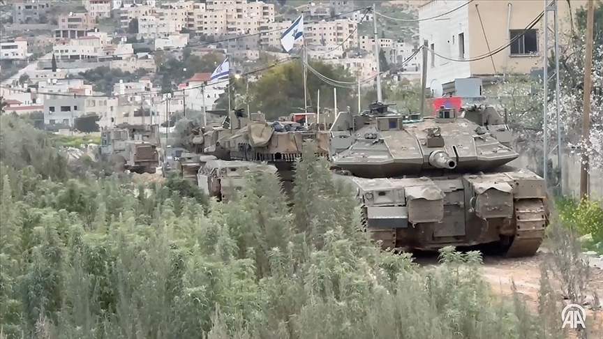 İsrail, 2002'den bu yana ilk kez tanklarla işgal altındaki Batı