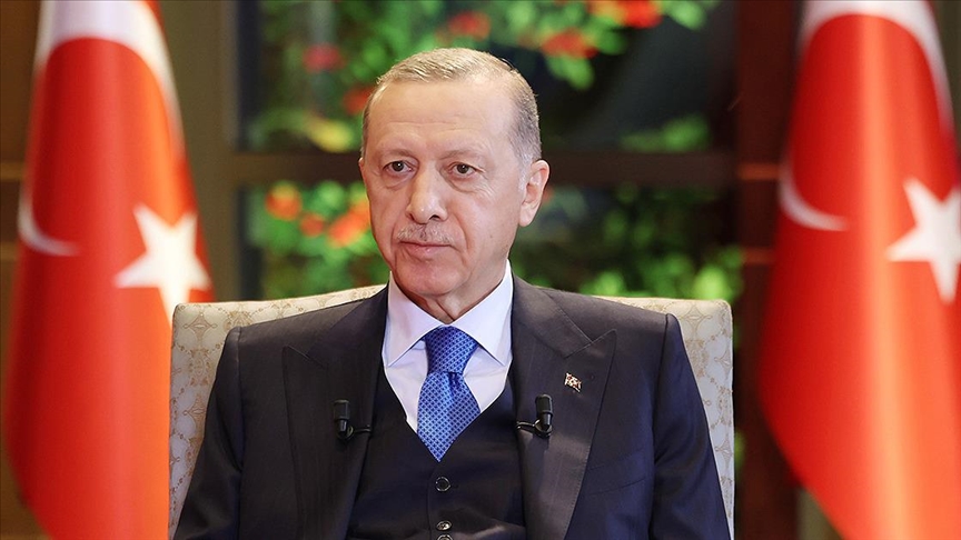 Cumhurbaşkanı Recep Tayyip Erdoğan, "Deprem şehitlerimizin yakınlarına ve milletimize bir