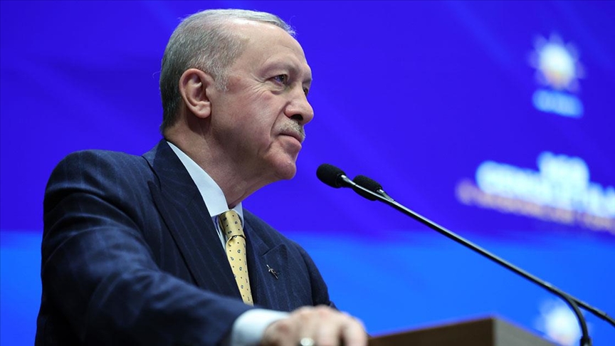 Cumhurbaşkanı Recep Tayyip Erdoğan, "Hizipçiliği, ekipçiliği, eski-yeni ayrımlarını asla kapınıza