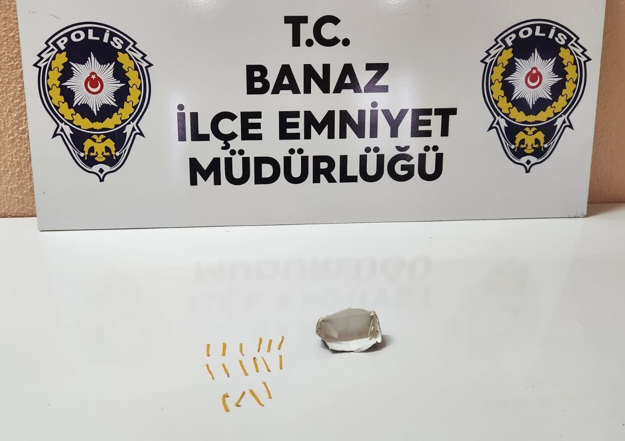 Uşak'ın Banaz ilçesinde üzerinde uyuşturucu bulunan şüpheli, tutuklandı.