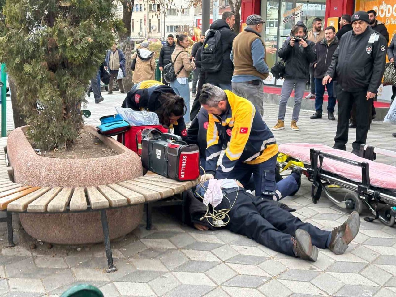 Eskişehir’de aniden yere yığılan 76 yaşındaki yaşlı adam, olay anında