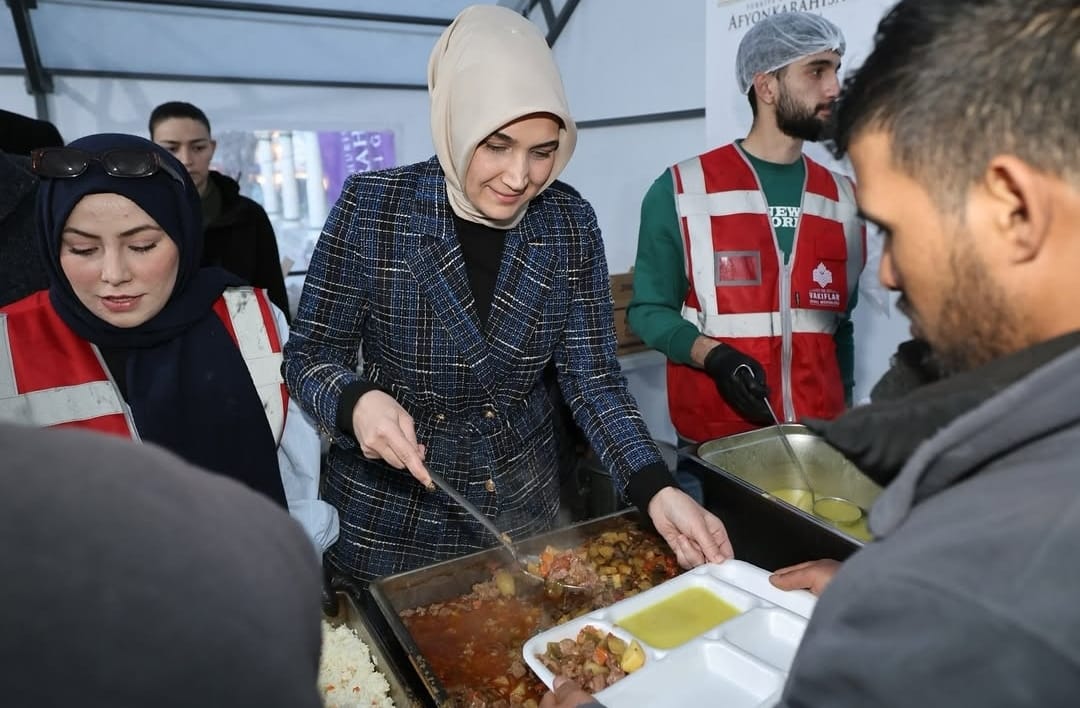Vakıflar Bölge Müdürlüğü katkılarıyla düzenlenen iftara Afyonkarahisar Valisi Doç. Dr.