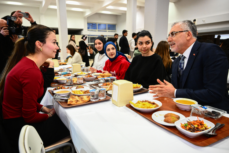 Çalışma ve Sosyal Güvenlik Bakanı Vedat Işıkhan, İŞKUR Gençlik Programı'na