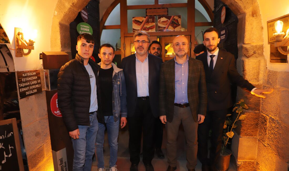 AK Parti Afyonkarahisar İl Gençlik Kolları tarafından düzenlenen "Çay Bizden,