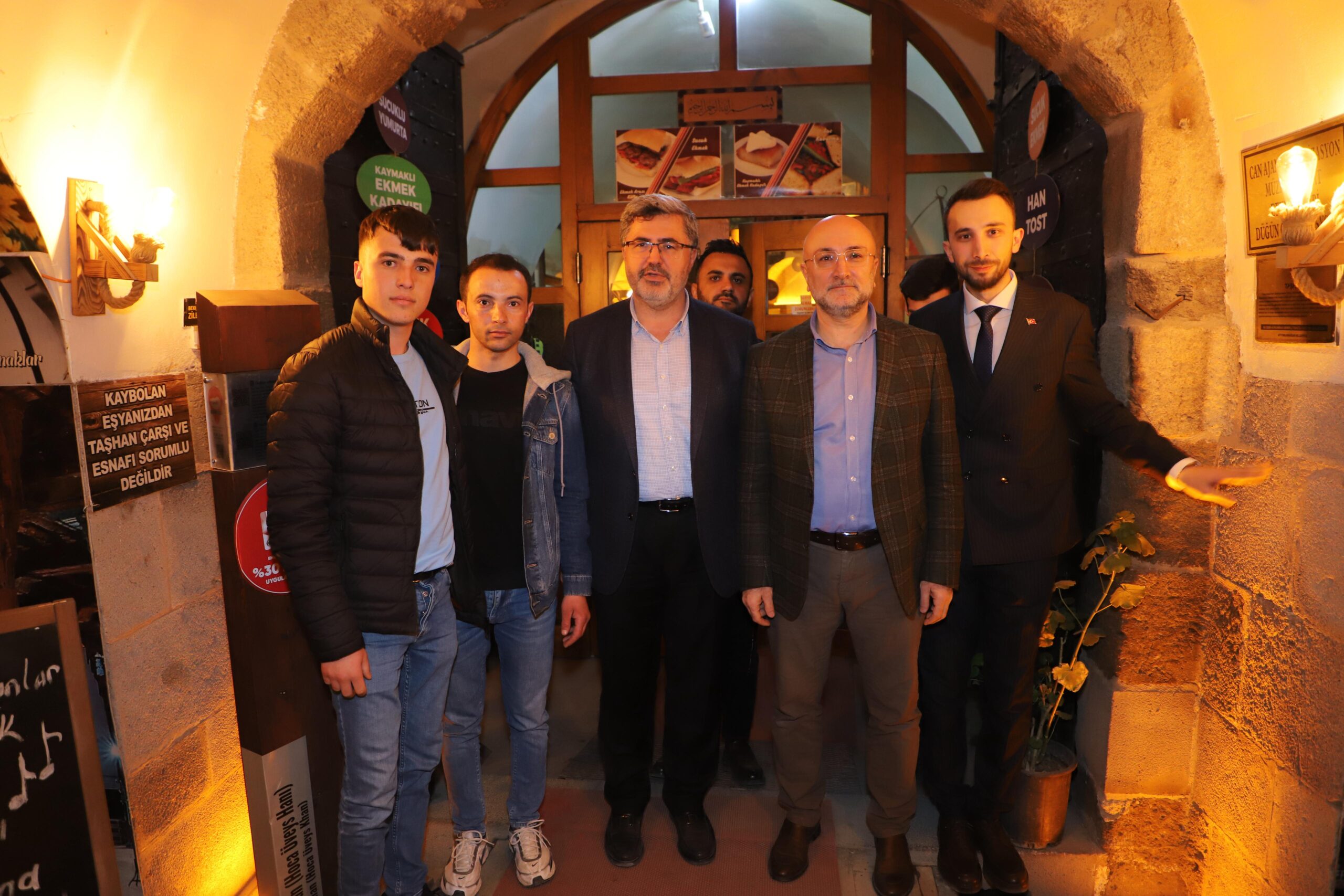 AK Parti Afyonkarahisar İl Gençlik Kolları tarafından düzenlenen "Çay Bizden,