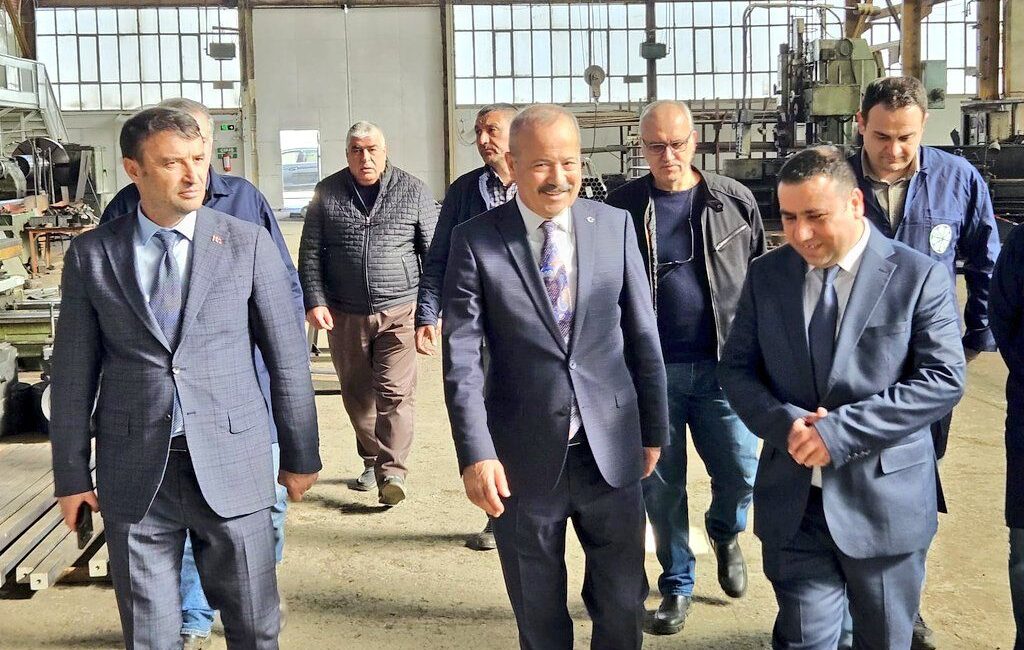 Afyonkarahisar ziyaretleri kapsamında Makina Fabrikasını ziyaret eden Milliyetçi Hareket Partisi