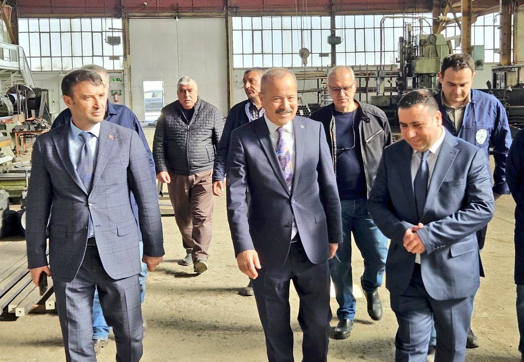 Afyonkarahisar ziyaretleri kapsamında Makina Fabrikasını ziyaret eden Milliyetçi Hareket Partisi