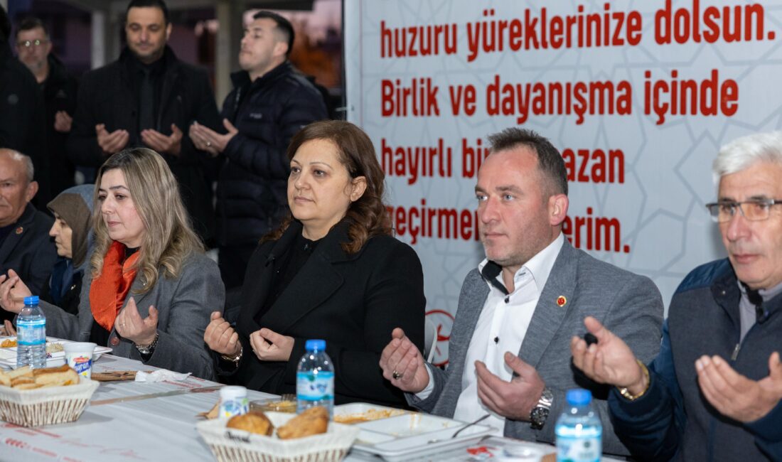 
Afyonkarahisar Belediyesi tarafından Zafer Meydanı’nda düzenlenen Ramazan etkinlikleri, büyük bir