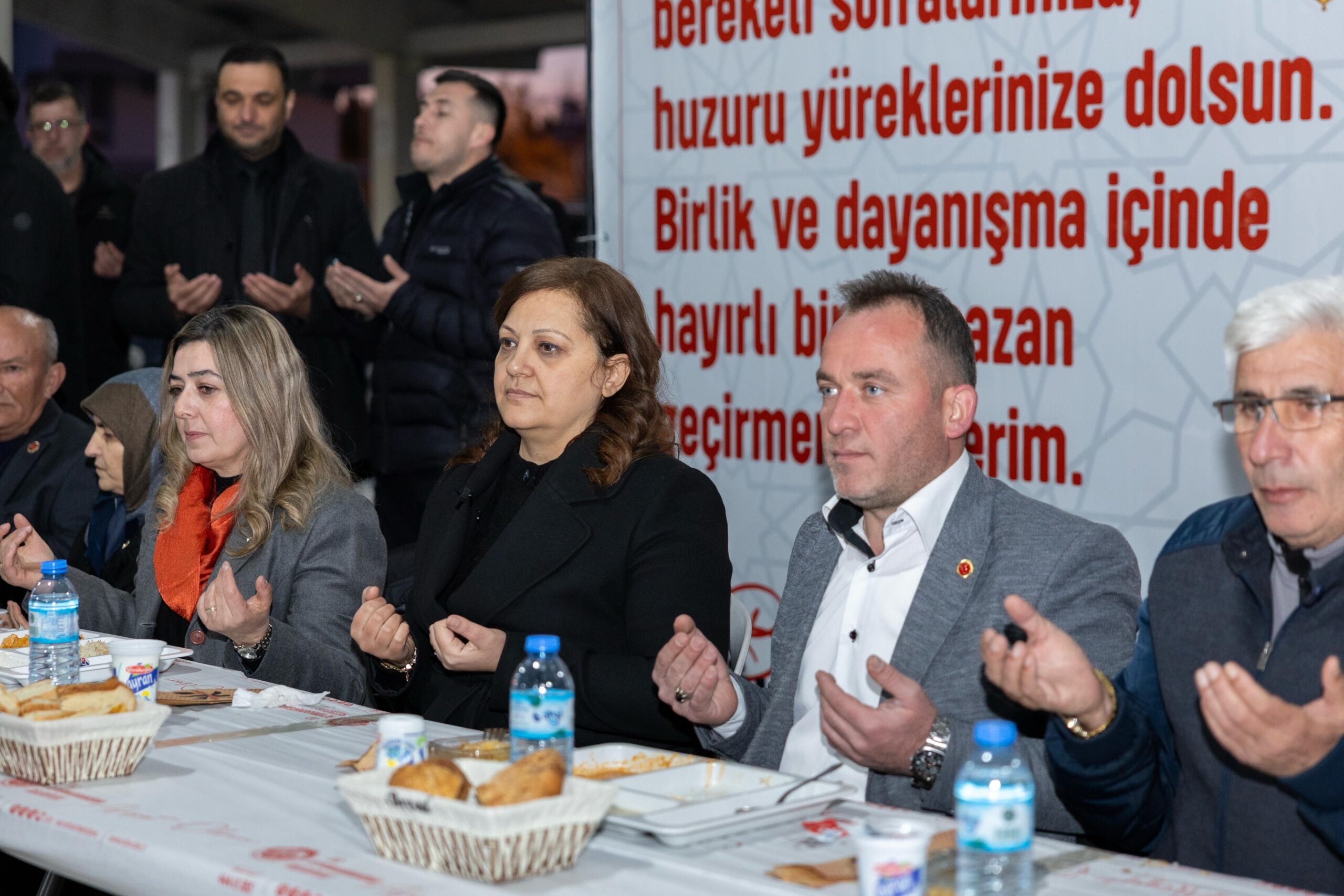 
Afyonkarahisar Belediyesi tarafından Zafer Meydanı’nda düzenlenen Ramazan etkinlikleri, büyük bir
