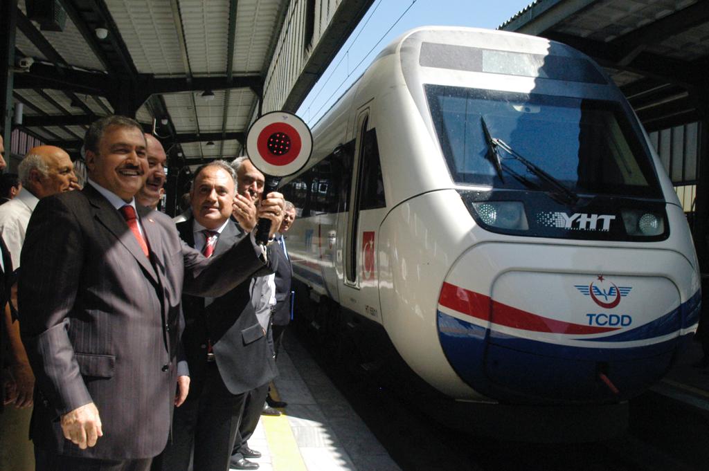 Yüksek Hızlı Tren Projesinin bütün hızıyla devam ettiğini belirten Eski