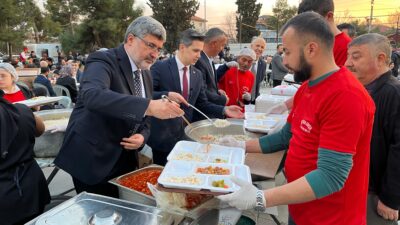 Afyonkarahisar’ın Dazkırı ilçesinde belediye, iftar sofrasını ilçe sakinlerine açtı. Sosyal