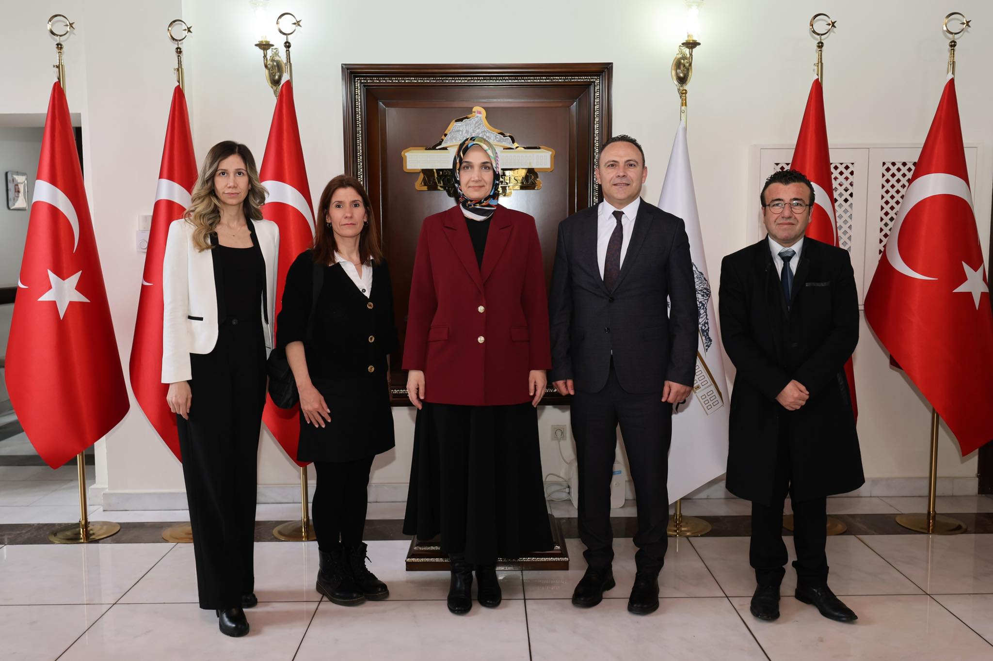 Afyonkarahisar Valisi Doç. Dr. Kübra Güran Yiğitbaşı, makamında konuklarını ağırlamayı