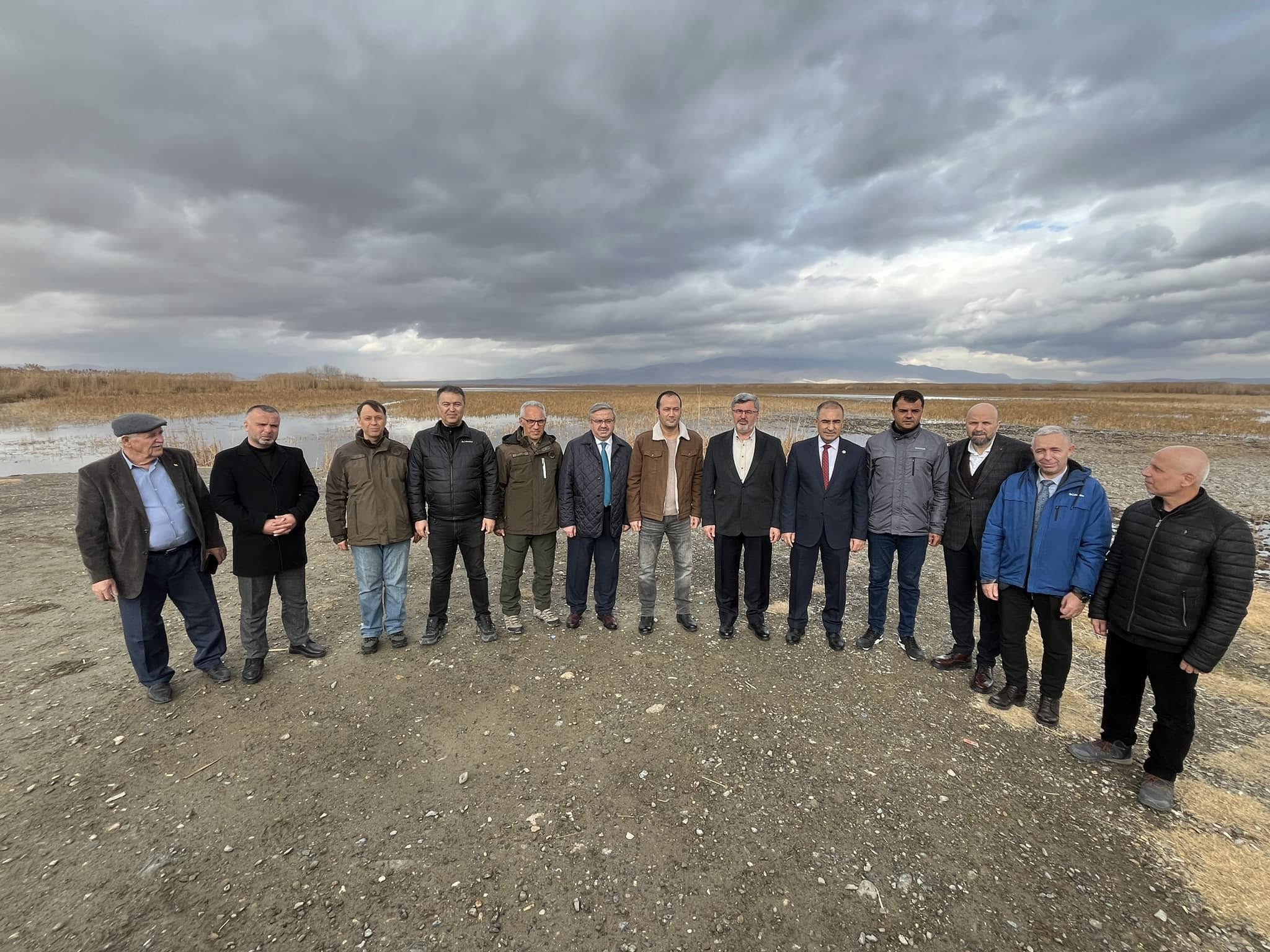 
Yangınlar ve kuraklık tehlikesi ile karşı karşıya kalan Eber Gölü