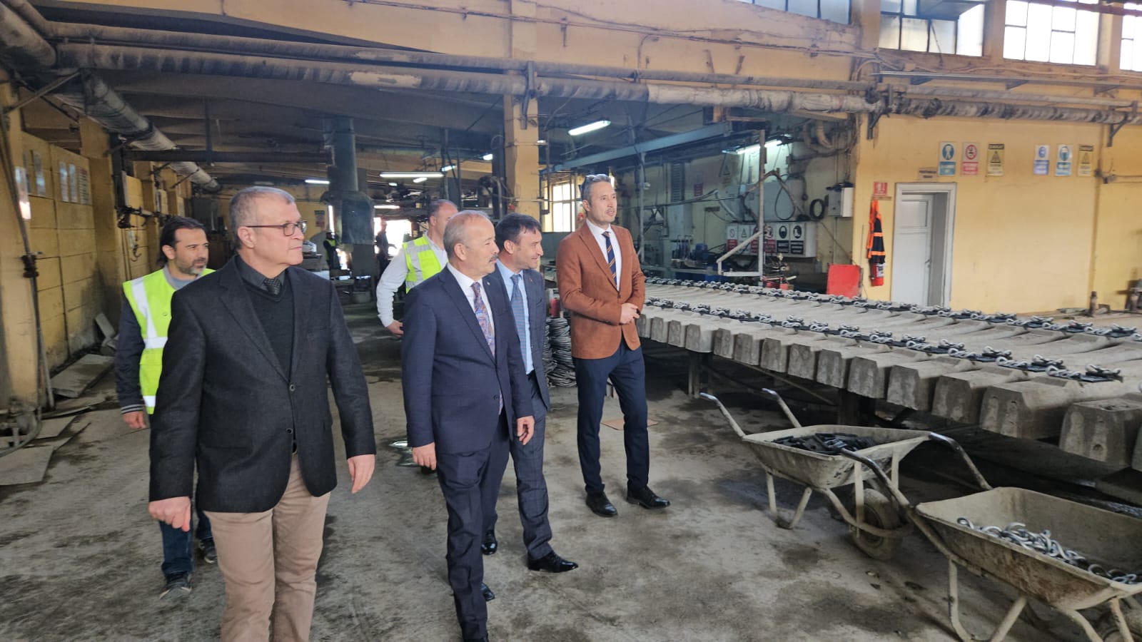 Afyonkarahisar Beton Travers Fabrikası’nı ziyaret eden Milliyetçi Hareket Partisi Afyonkarahisar
