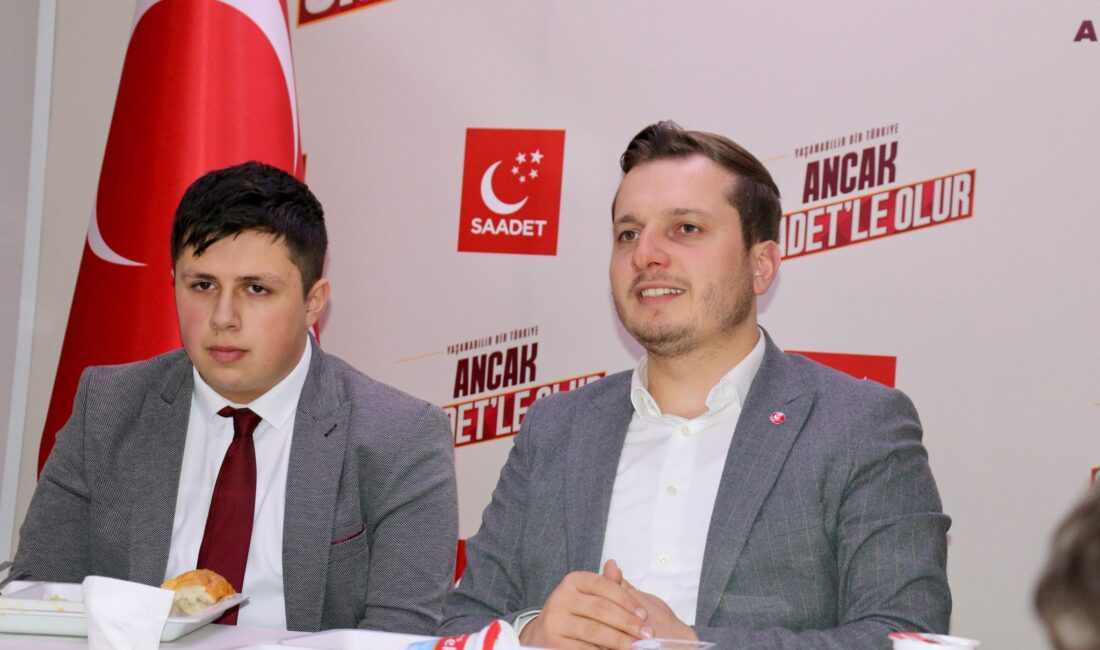 Partisinin Gençlik Kolları tarafından düzenlenen iftar programına katılan Saadet Partisi