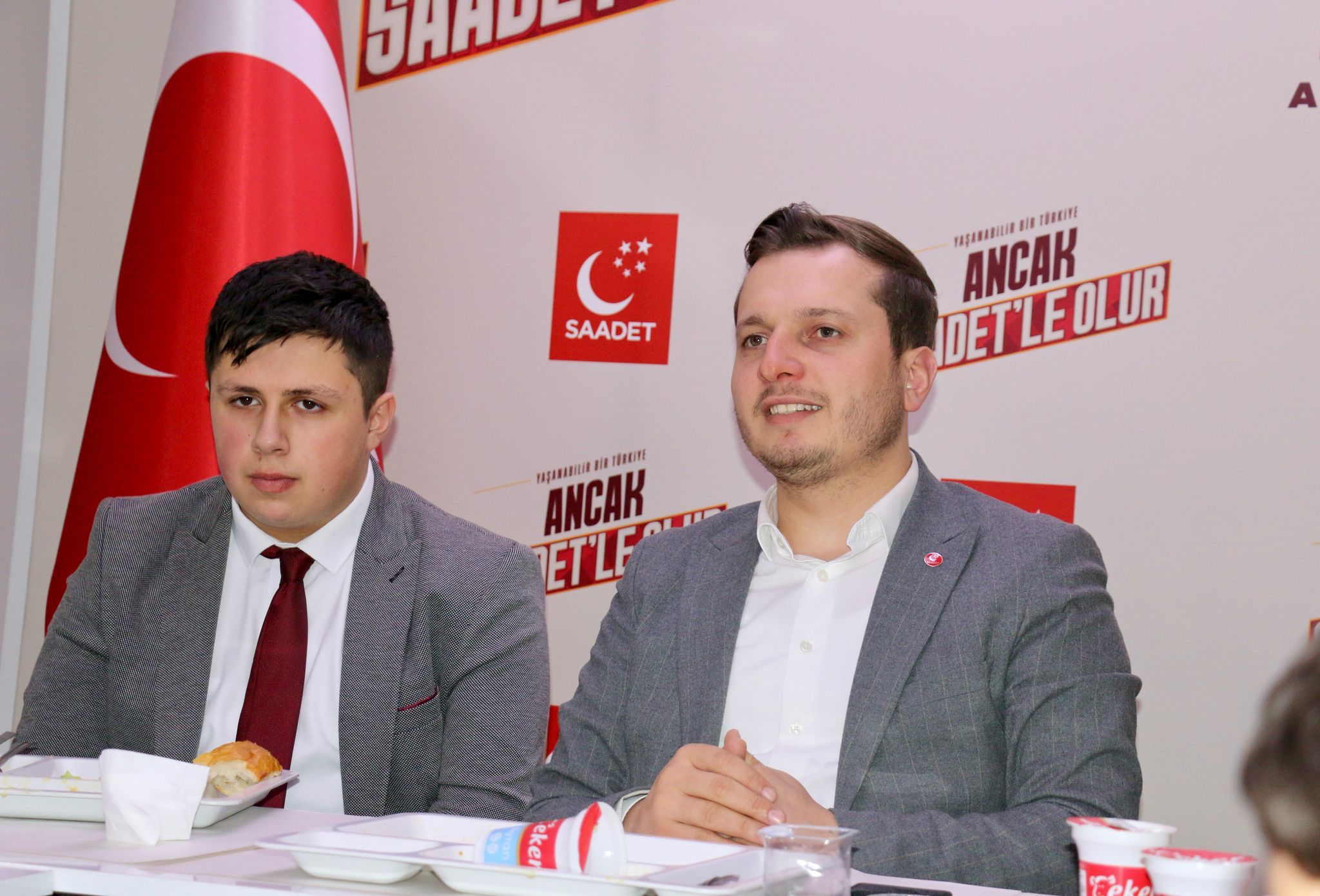Partisinin Gençlik Kolları tarafından düzenlenen iftar programına katılan Saadet Partisi