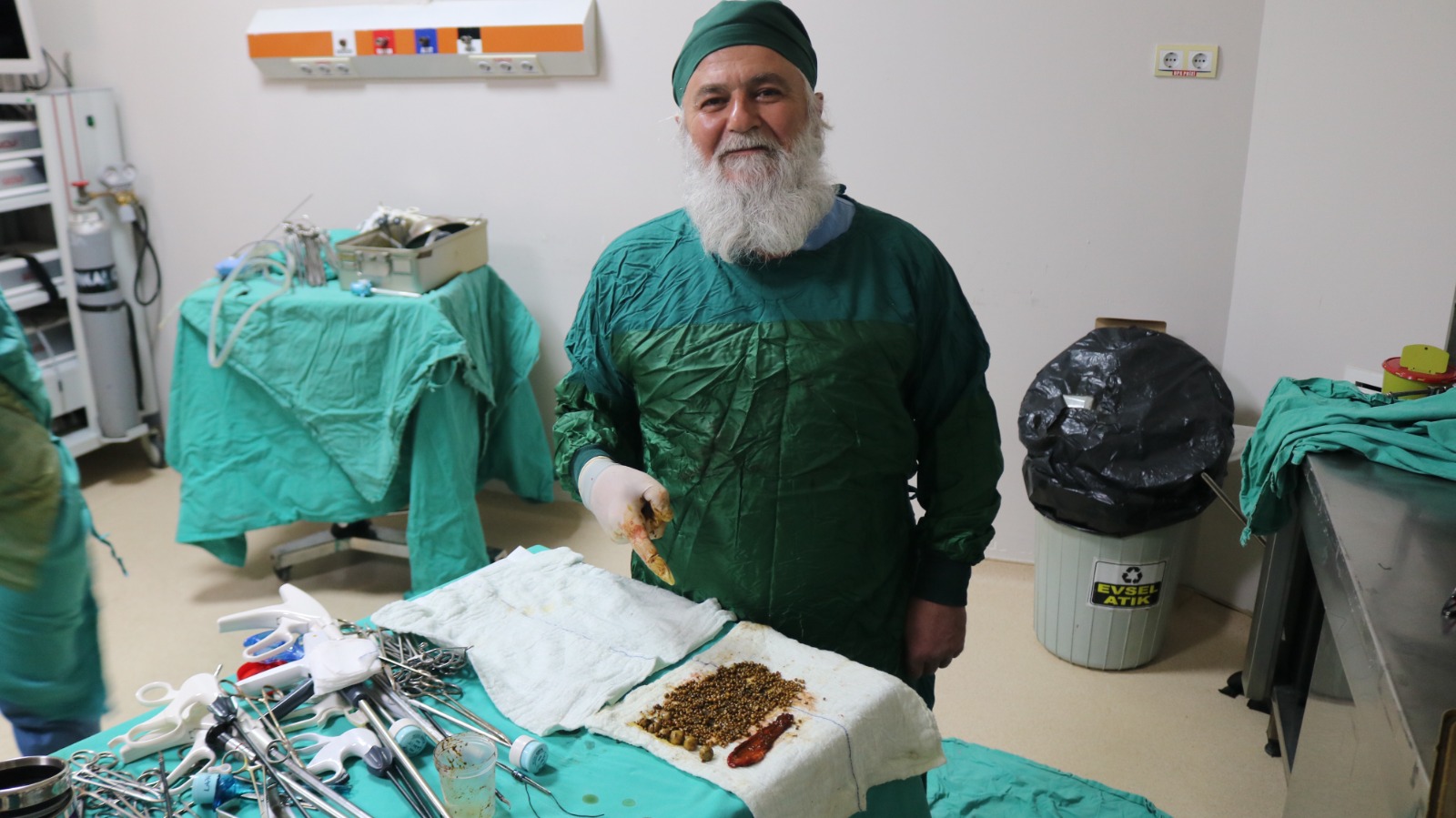 Afyonkarahisar Özel Fuar Hastanesi'nde gerçekleştirilen bir operasyon, sağlık camiasında dikkat