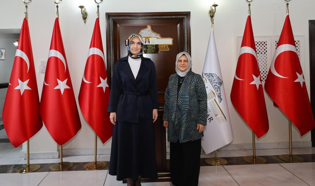 Hülya Terzioğlu, Vali Yiğitbaşı’nı ziyaret etti AK Parti MKYK Üyesi Hülya Terzioğlu, beraberindeki AK Parti teşkilatı