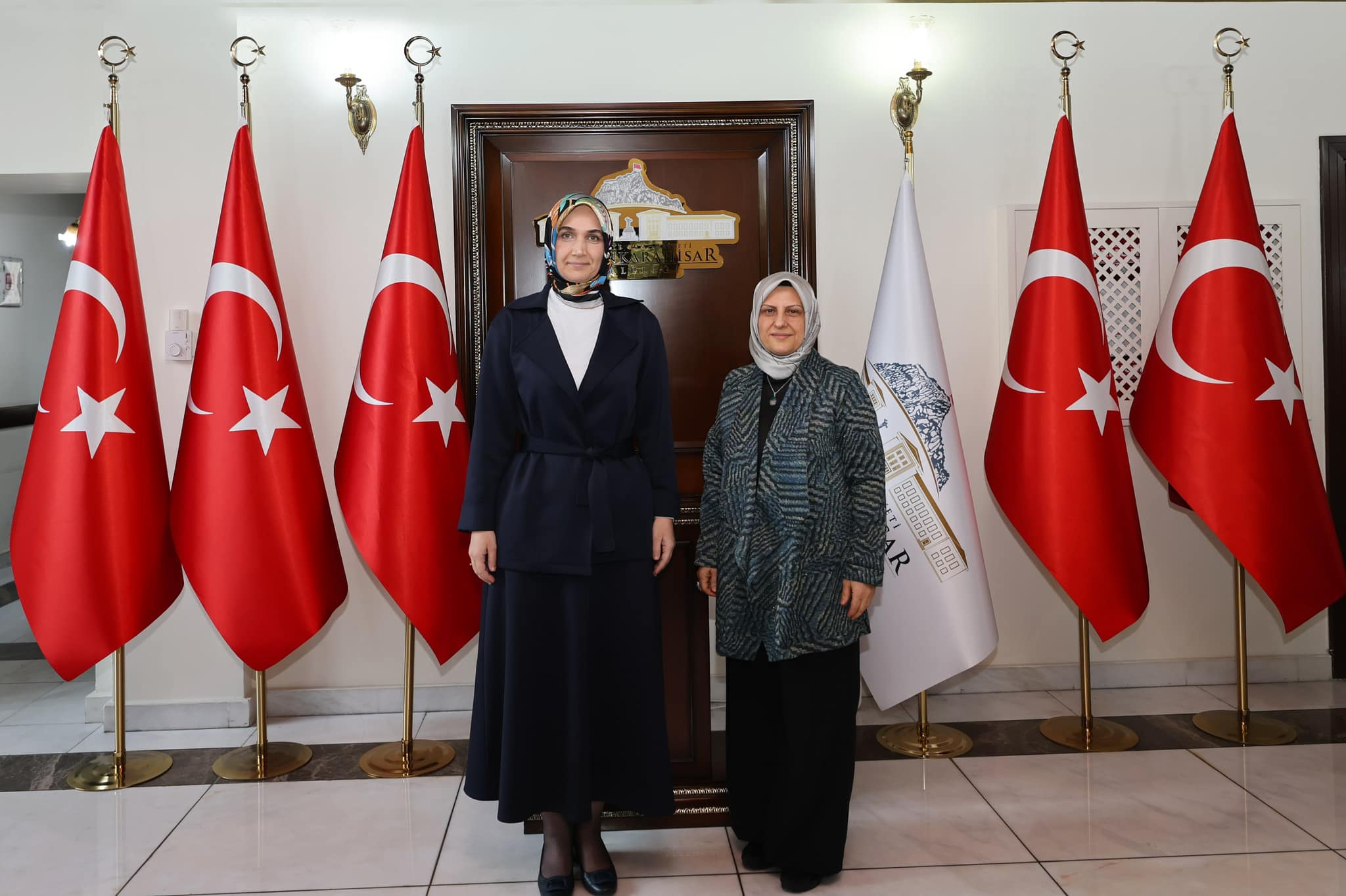 AK Parti MKYK Üyesi Hülya Terzioğlu, beraberindeki AK Parti teşkilatı
