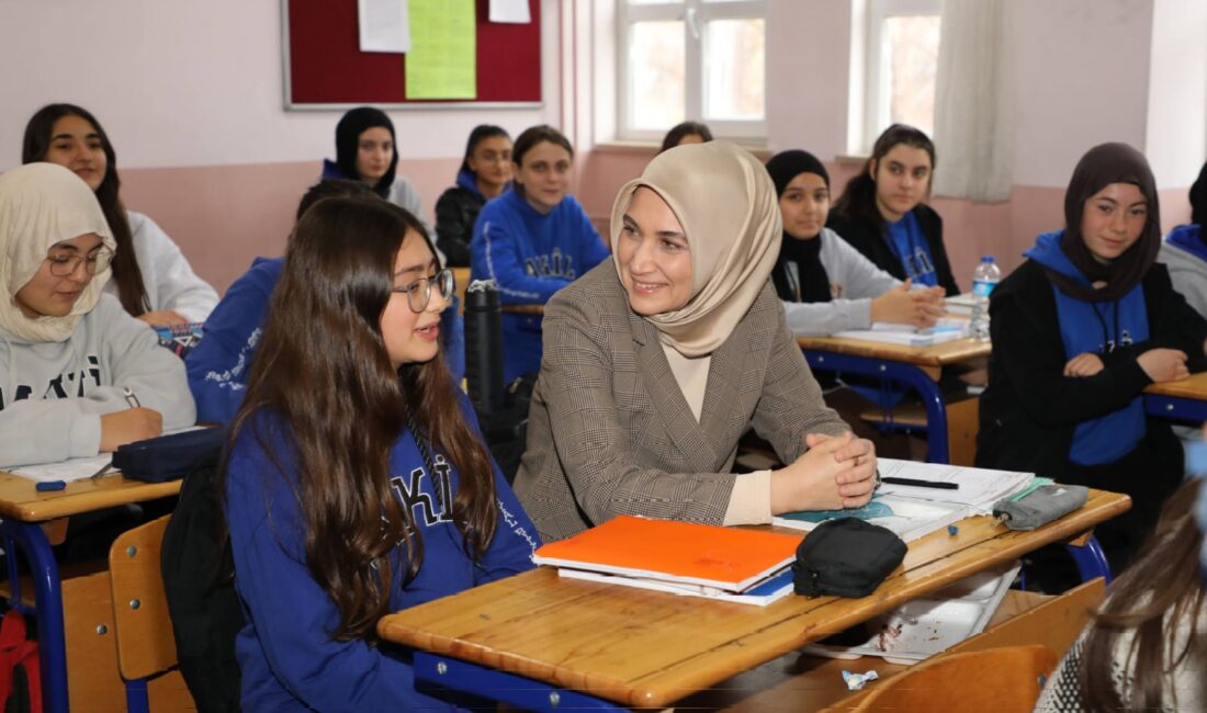 Afyonkarahisar'ın ilk kadın valisi Kübra Güran Yiğitbaşı, anne merhameti ile
