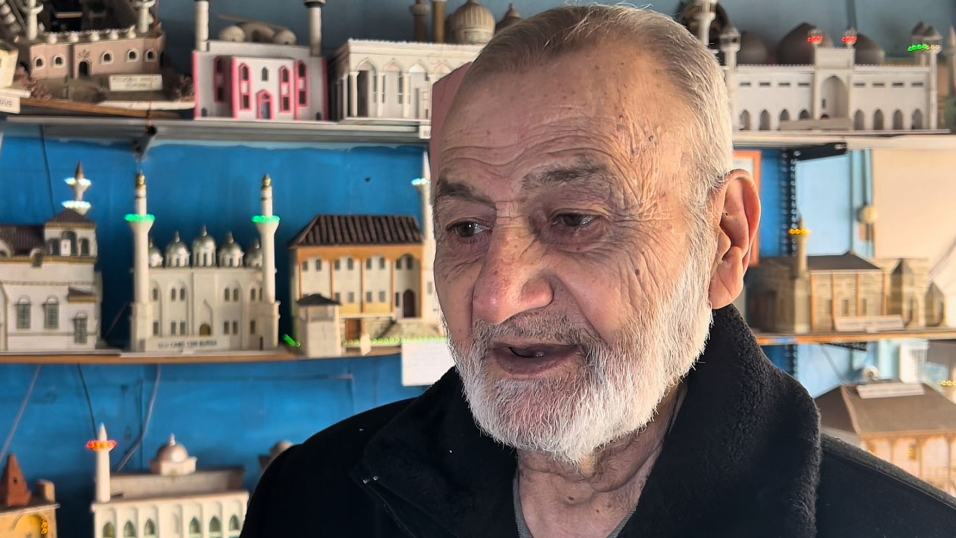 Afyonkarahisar'da yaşayan 85 yaşındaki Ali İhsan Kocaçay, ömrünü adadığı hobisi