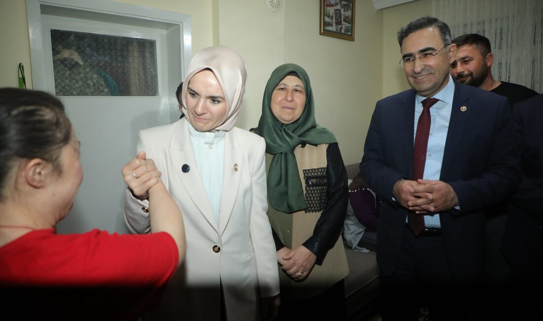 Afyonkarahisarlı milli sporcu Münevvere Yılmaz’ı ziyaret eden Aile ve Sosyal