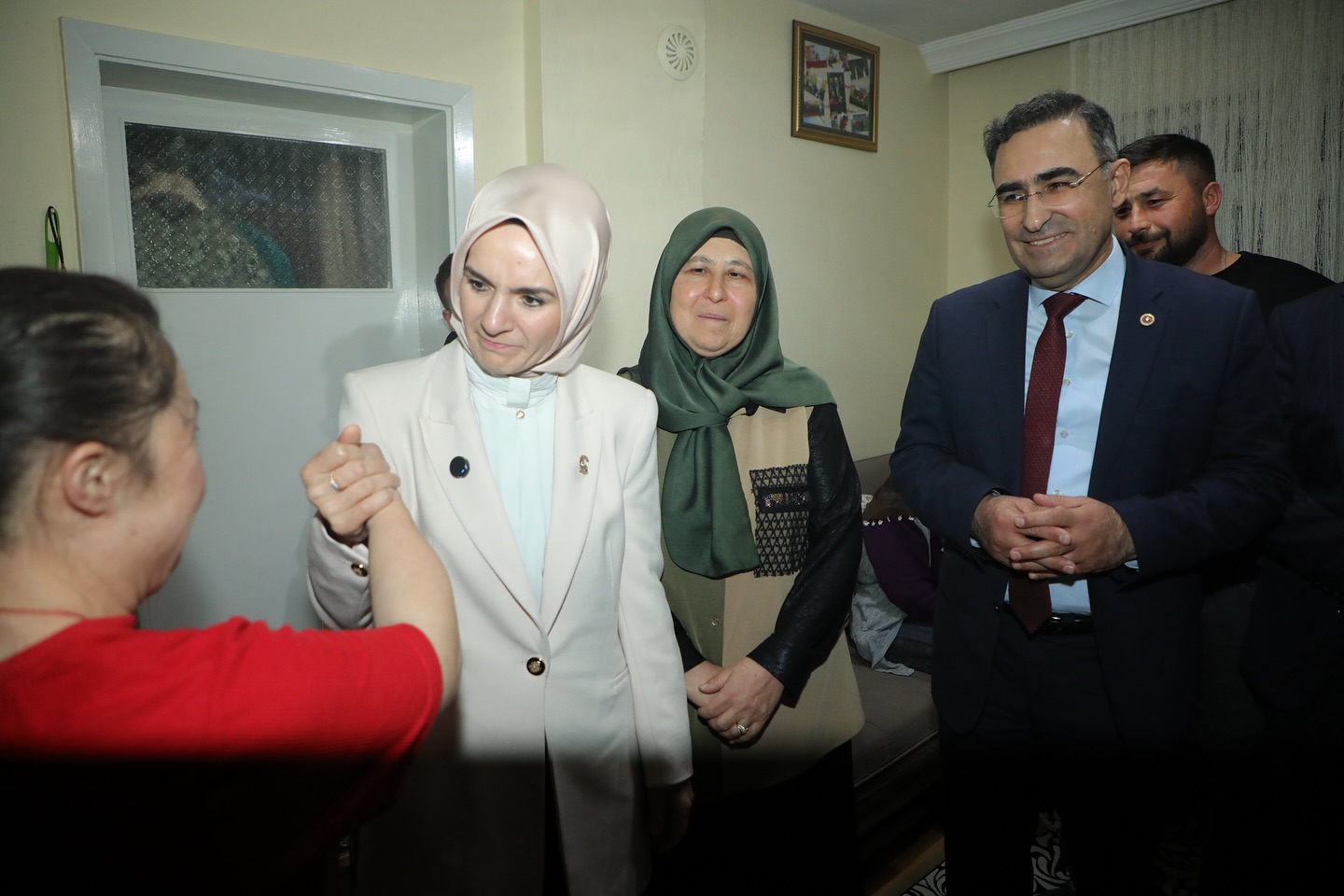 Afyonkarahisarlı milli sporcu Münevvere Yılmaz’ı ziyaret eden Aile ve Sosyal