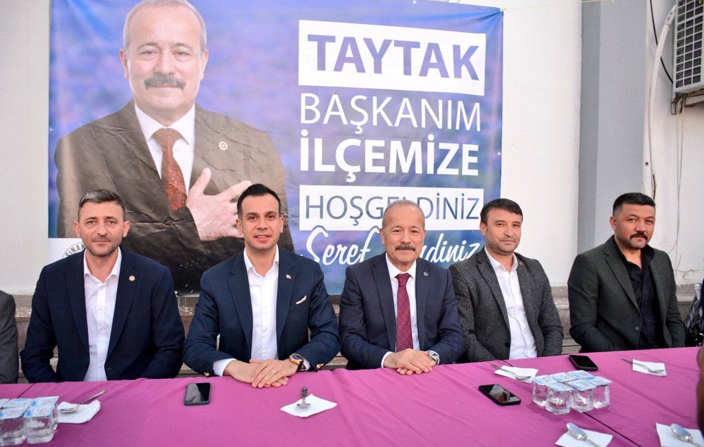 
Sinanpaşa Belediyesi’nin iftar programında konuşan MHP Afyonkarahisar Milletvekili Mehmet Taytak,