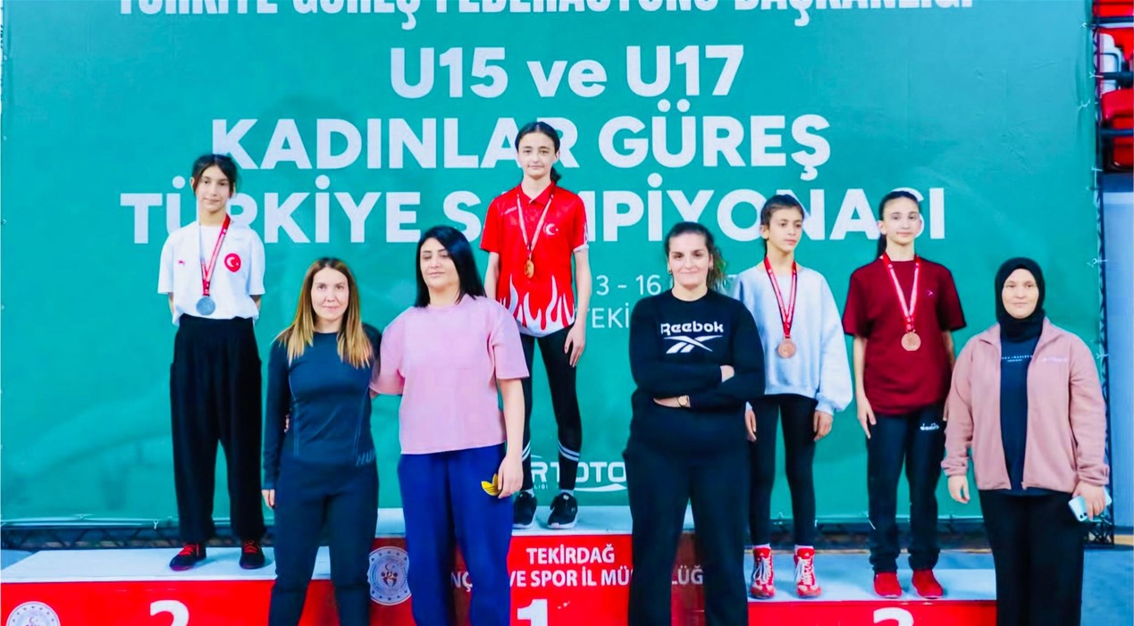 Çorlu'da düzenlenen U-15 Kadınlar Güreş Türkiye Şampiyonası’nda Yeşilay Spor Kulübü
