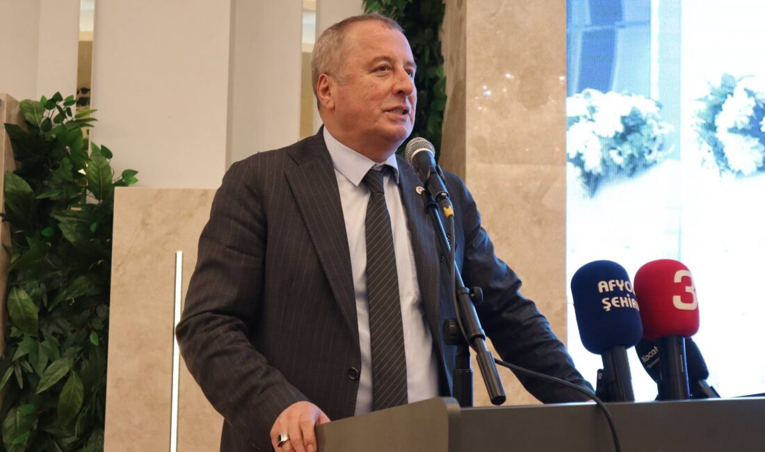 İYİ Parti Afyonkarahisar Teşkilatı, düzenlenen iftar programında bir araya geldi.