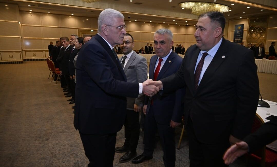 İstanbul Büyükşehir Belediye Başkanı Ekrem İmamoğlu’nun gözaltına alınmasına tepki gösteren