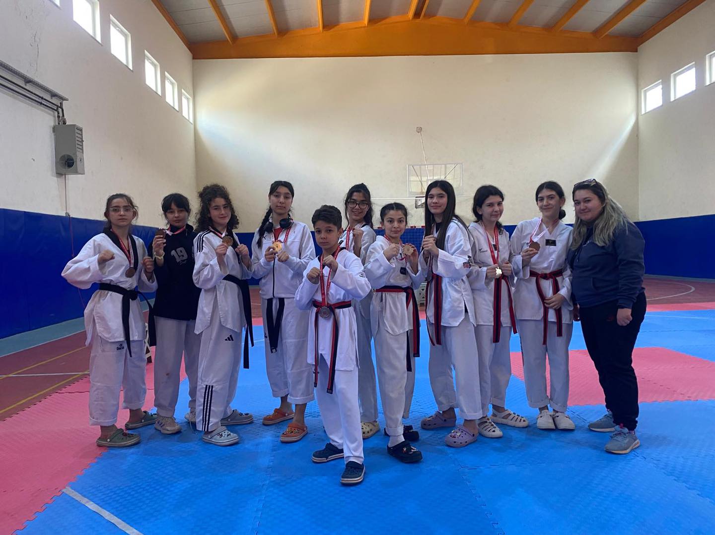 Afyonkarahisar Erkmen Spor Salonu'nda düzenlenen Taekwondo takımı Yıldızlar İl Seçmeleri'ne