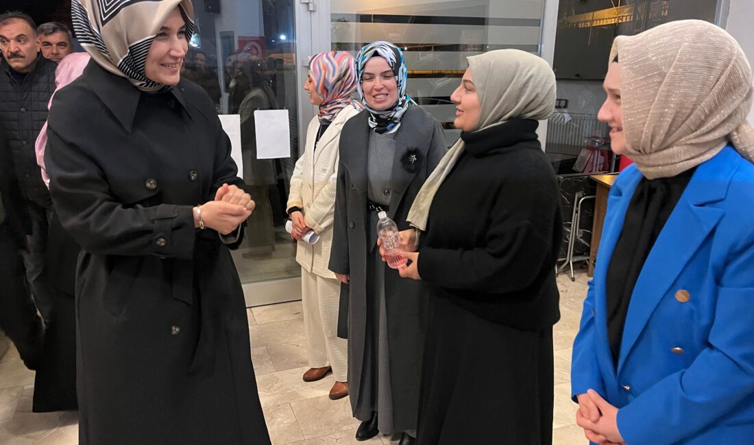 Afyonkarahisar Valisi Doç. Dr. Kübra Güran Yiğitbaşı, iftardan sonra öğrencilerle