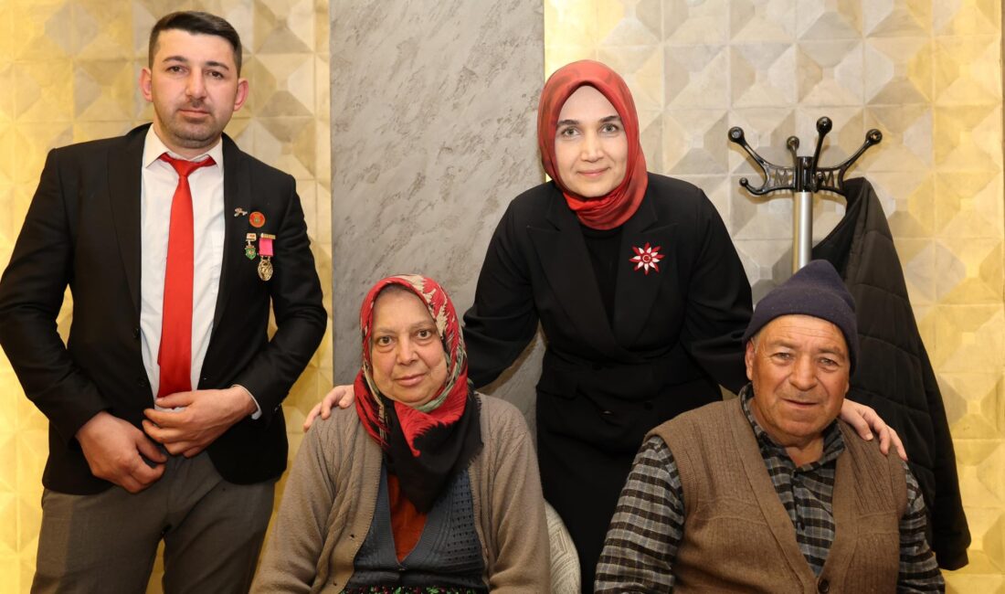 Afyonkarahisar Valisi Doç. Dr. Kübra Güran Yiğitbaşı ve eşi Dr.