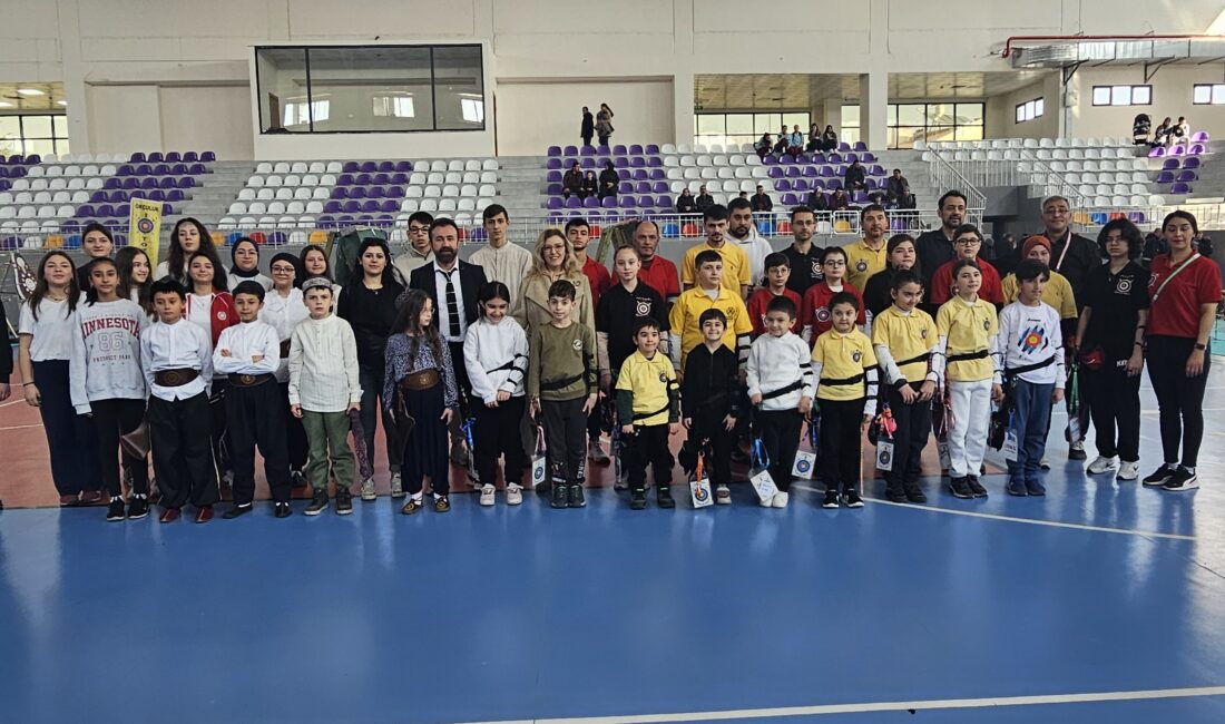 Afyonkarahisar Belediyesi, gençlerin spora olan ilgisini artırmak amacıyla düzenlediği Okçuluk