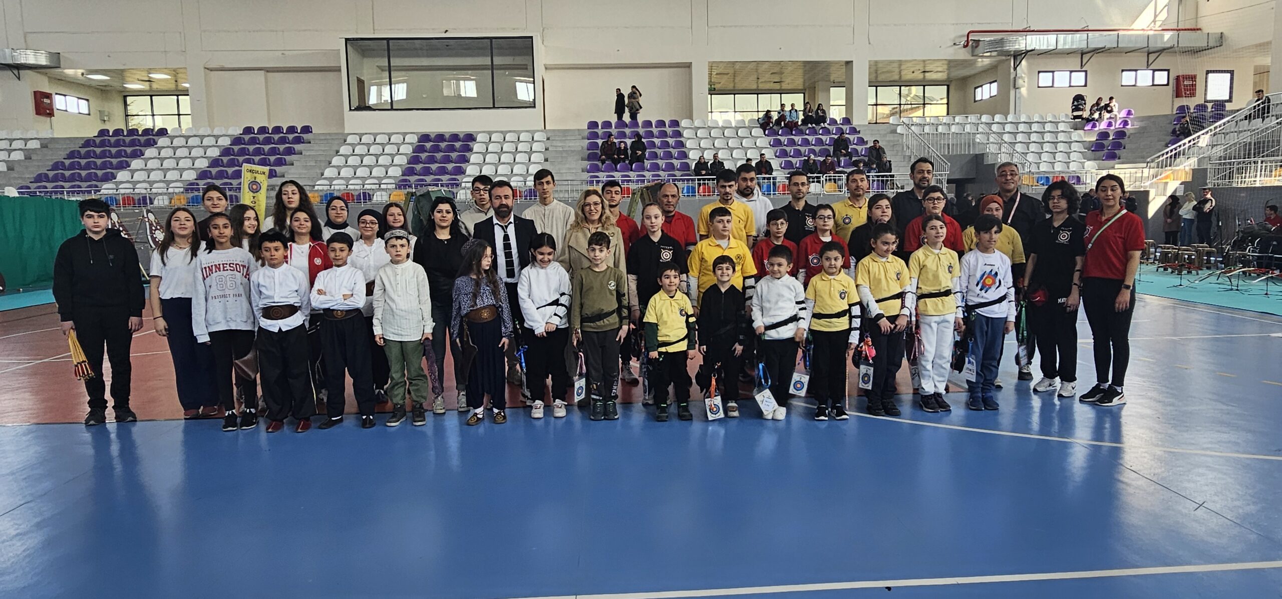 Afyonkarahisar Belediyesi, gençlerin spora olan ilgisini artırmak amacıyla düzenlediği Okçuluk