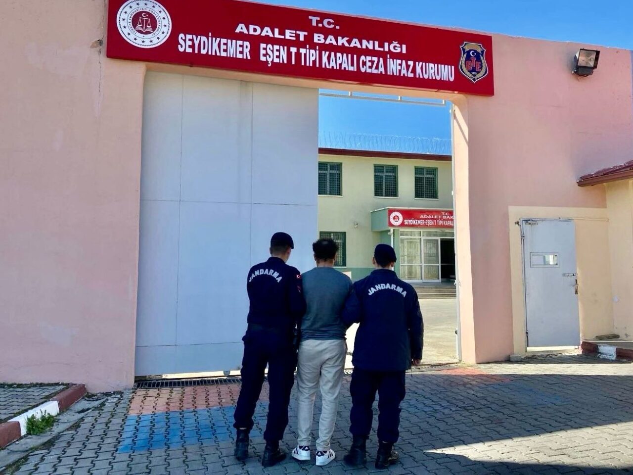 Muğla'nın Fethiye ilçesinde, hakkında 12 yıl 6 ay kesinleşmiş hapis