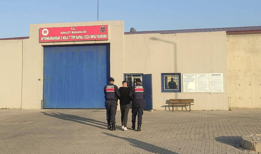   Afyonkarahisar İl Jandarma Komutanlığı ekipleri, aranan şahısların tespiti ve