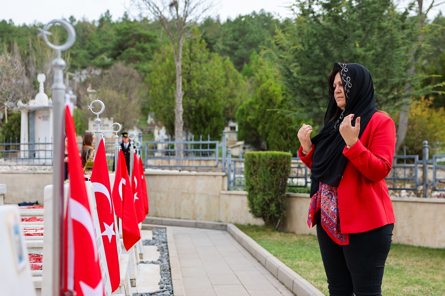 Afyonkarahisar Belediye Başkanı Burcu Köksal, Kadir Gecesi nedeniyle gittiği Kocatepe