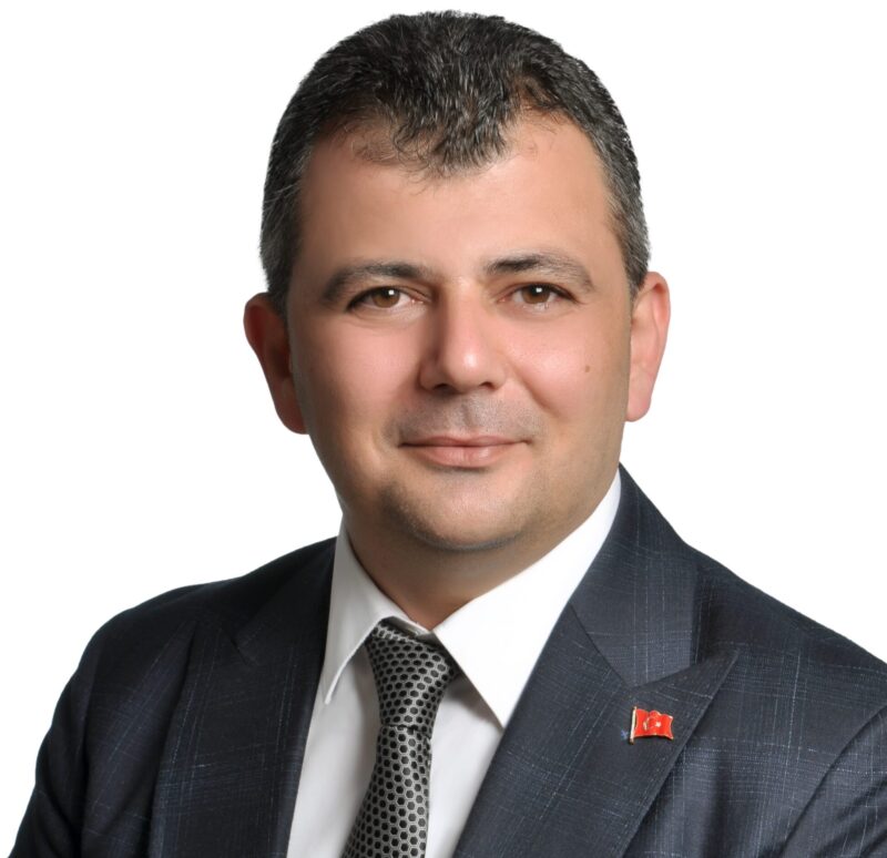 Emirdağ Belediye Başkanı Serkan Koyuncu, çalışanlarına bu yıl da çifte